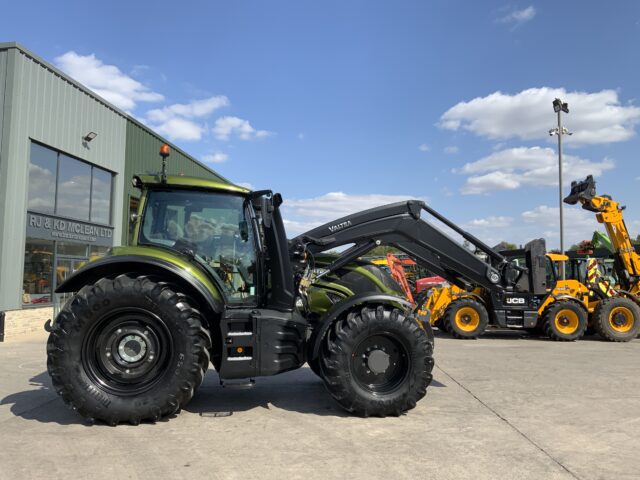Valtra T175 Versu Tractor (ST24299)