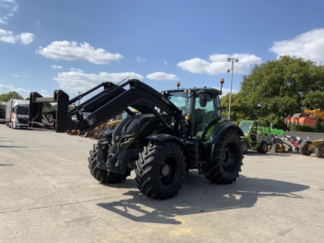 Valtra T175 Versu Tractor (ST24299)