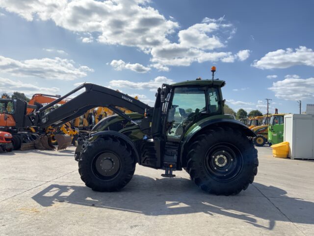 Valtra T175 Versu Tractor (ST24299)