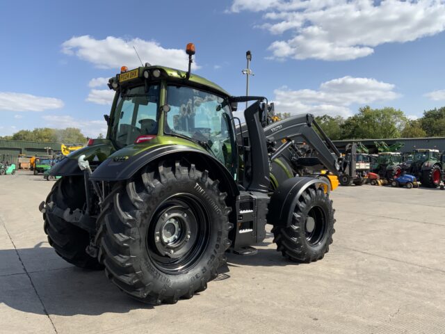 Valtra T175 Versu Tractor (ST24299)