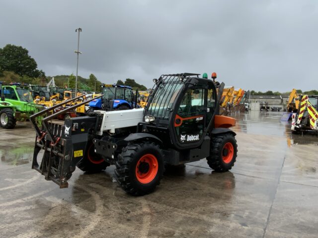 Bobcat 35-105 Telehandler (ST24208)
