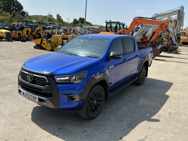 Toyota Hilux Invincible X