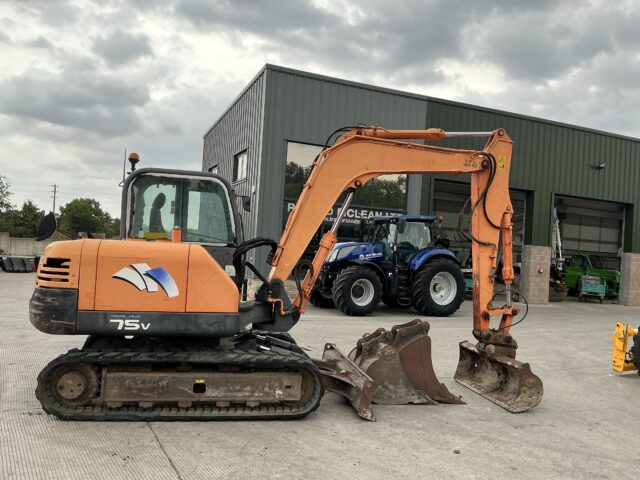 Daewoo Solar 75V Digger (ST24111)