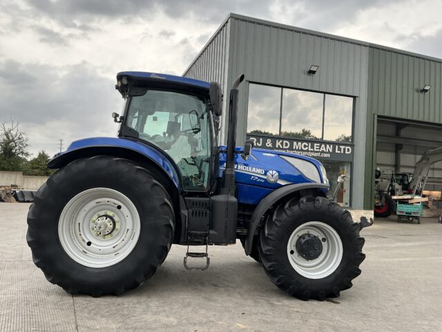 New Holland T7.270 Blue Power Tractor (ST24177)