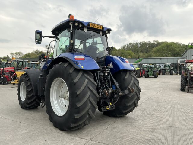 New Holland T7.270 Blue Power Tractor (ST24177)