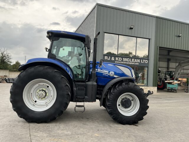 New Holland T7.270 Blue Power Tractor (ST24177)