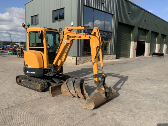 Hyundai Robex 25Z-9A Digger