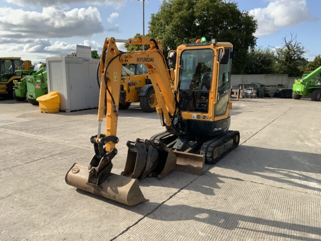 Hyundai Robex 25Z-9A Digger