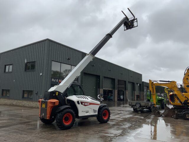 Bobcat 35-105 Telehandler (ST24208)