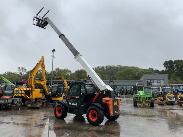 Bobcat 35-105 Telehandler (ST24208)
