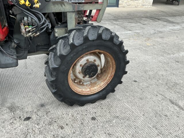 Case International 895XL Tractor (ST23766)