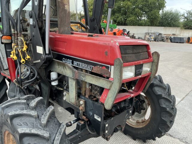 Case International 895XL Tractor (ST23766)