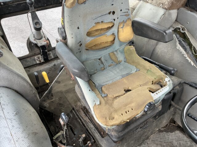 Case International 895XL Tractor (ST23766)