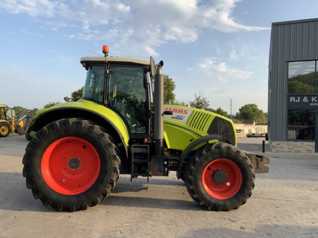 Claas 820 Axion Tractor (ST23326)