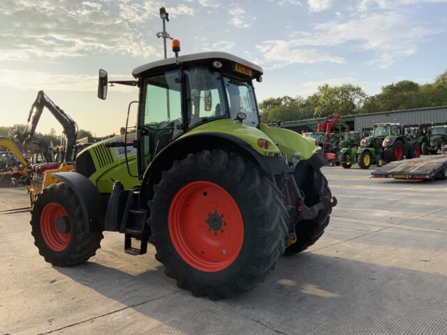 Claas 820 Axion Tractor (ST23326)