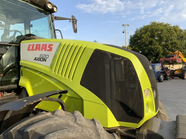 Claas 820 Axion Tractor (ST23326)