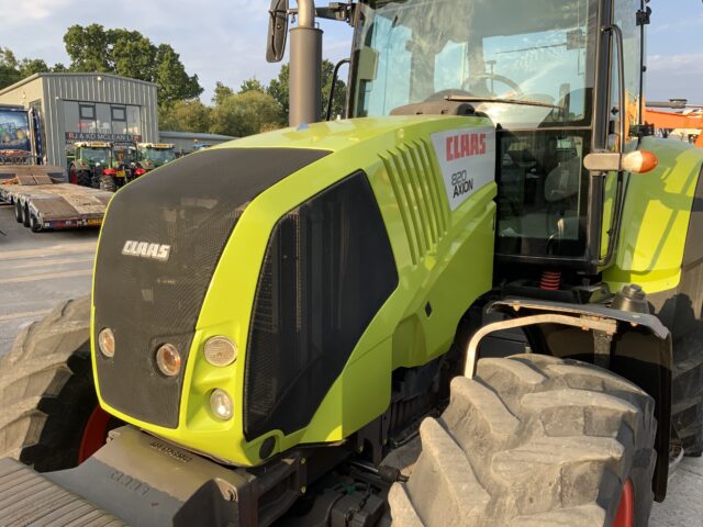 Claas 820 Axion Tractor (ST23326)