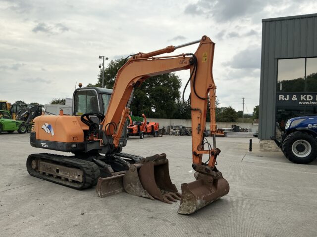 Daewoo Solar 75V Digger (ST24111)