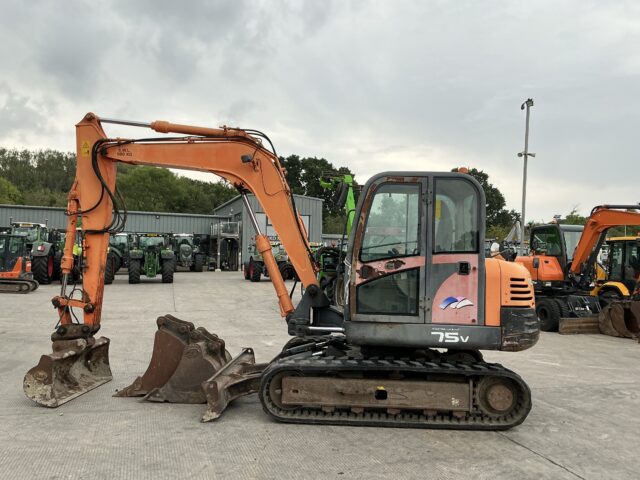 Daewoo Solar 75V Digger (ST24111)