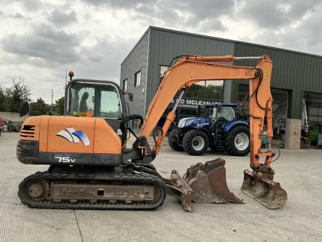 Daewoo Solar 75V Digger (ST24111)