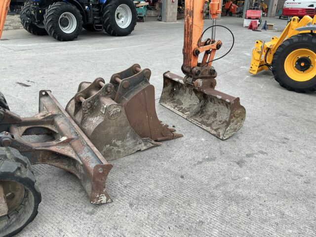 Daewoo Solar 75V Digger (ST24111)