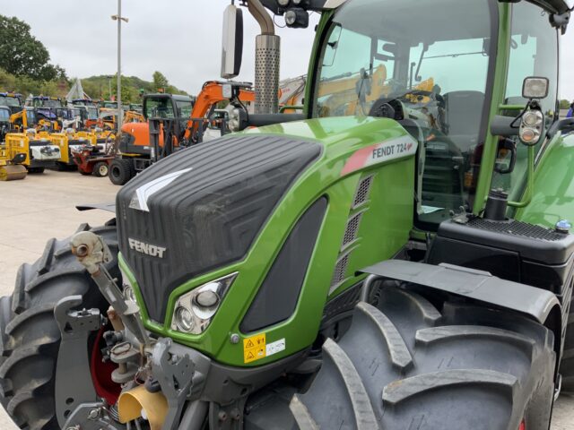 Fendt 724 Profi Plus Tractor (ST23854)