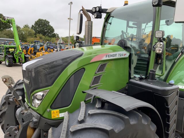 Fendt 724 Profi Plus Tractor (ST23854)