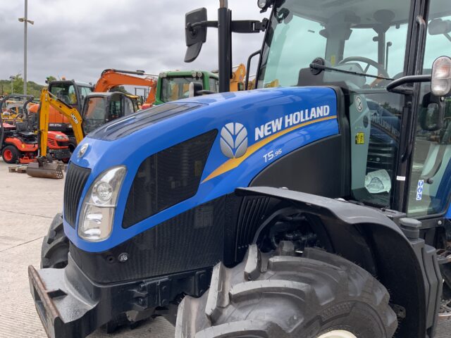 New Holland T5.95 Tractor (ST23762)