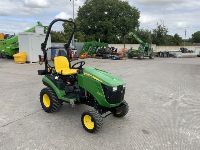 John Deere 1026R Compact Tractor (ST24137)