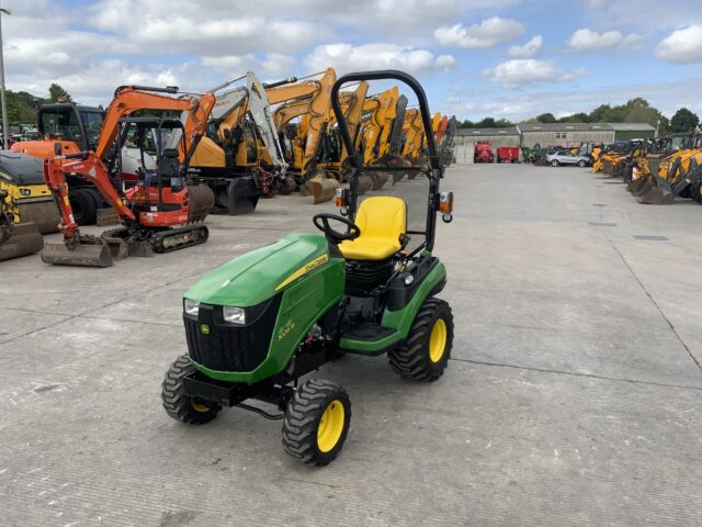 John Deere 1026R Compact Tractor (ST24137)