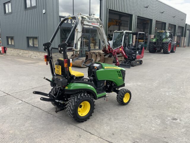 John Deere 1026R Compact Tractor (ST24137)