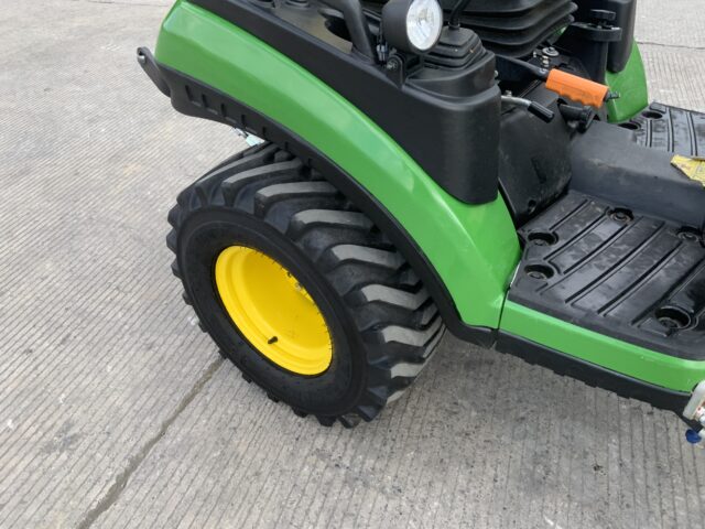 John Deere 1026R Compact Tractor (ST24137)