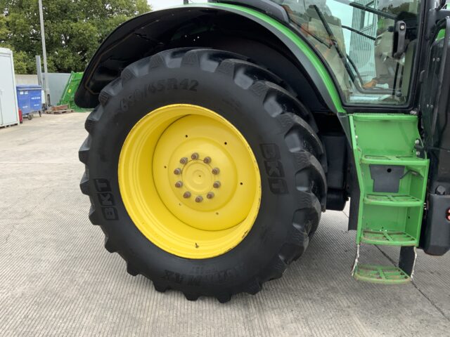 John Deere 6215R Tractor (ST24142)