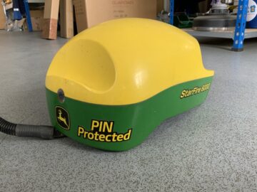 John Deere Green Star SF6000 Guidance Receiver Pod