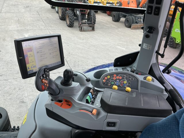 New Holland T7.270 Blue Power Tractor (ST24177)