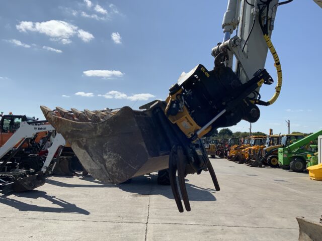 Takeuchi TB2150 Fitted with ENGCON Tilt Rotator (ST23965)