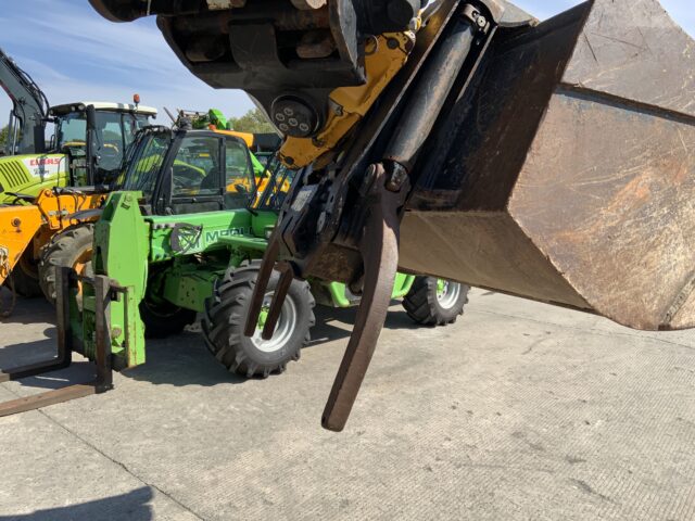 Takeuchi TB2150 Fitted with ENGCON Tilt Rotator (ST23965)