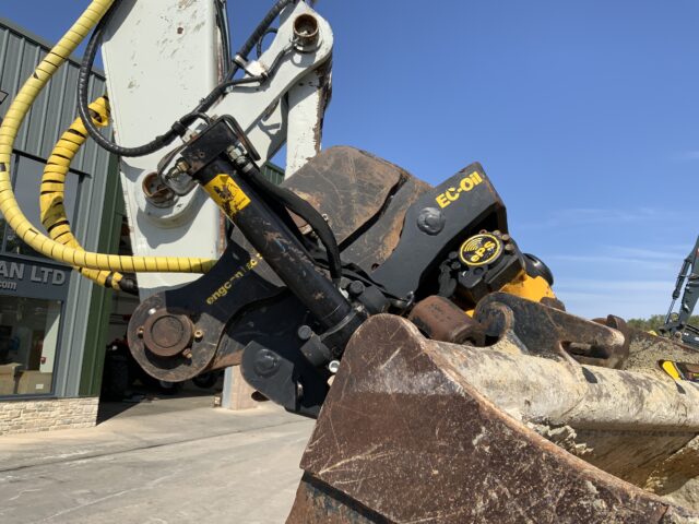 Takeuchi TB2150 Fitted with ENGCON Tilt Rotator (ST23965)