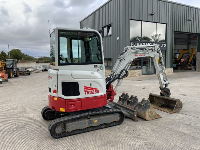 Takeuchi TB325R Digger (ST24274)