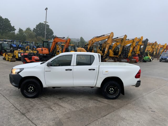 Toyota Hilux Double Cab Pick Up (ST24186)