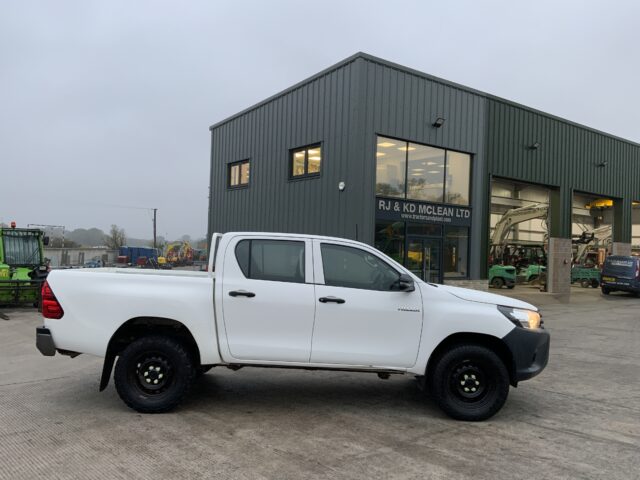 Toyota Hilux Double Cab Pick Up (ST24186)