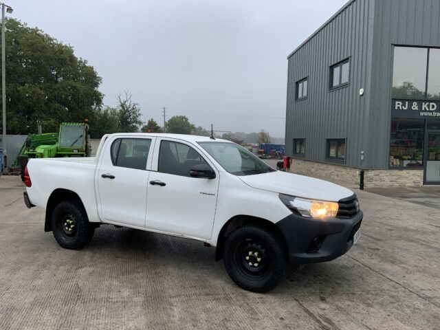Toyota Hilux Double Cab Pick Up (ST24186)