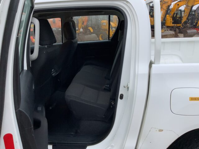 Toyota Hilux Double Cab Pick Up (ST24186)