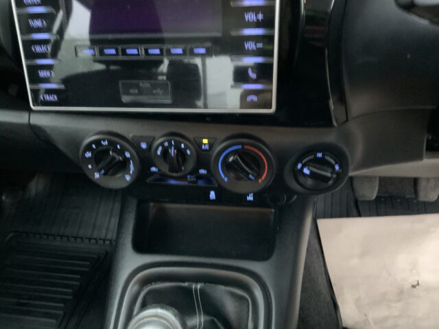 Toyota Hilux Double Cab Pick Up (ST24186)
