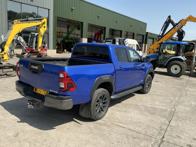 Toyota Hilux Invincible X