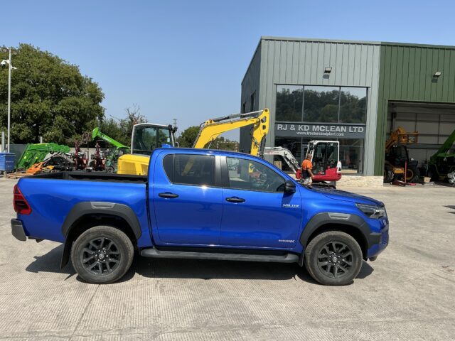 Toyota Hilux Invincible X