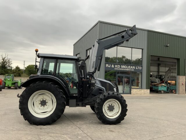 Valtra N113 Hi Tech Tractor (ST23833)