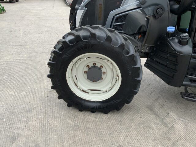 Valtra N113 Hi Tech Tractor (ST23833)
