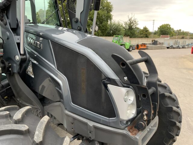 Valtra N113 Hi Tech Tractor (ST23833)