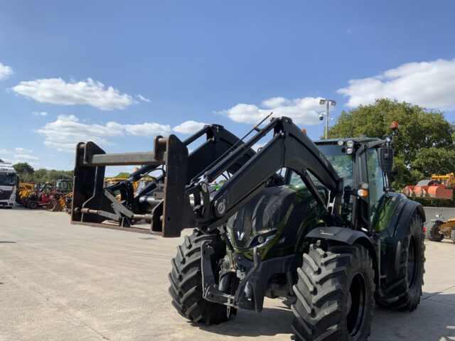 Valtra T175 Versu Tractor (ST24299)